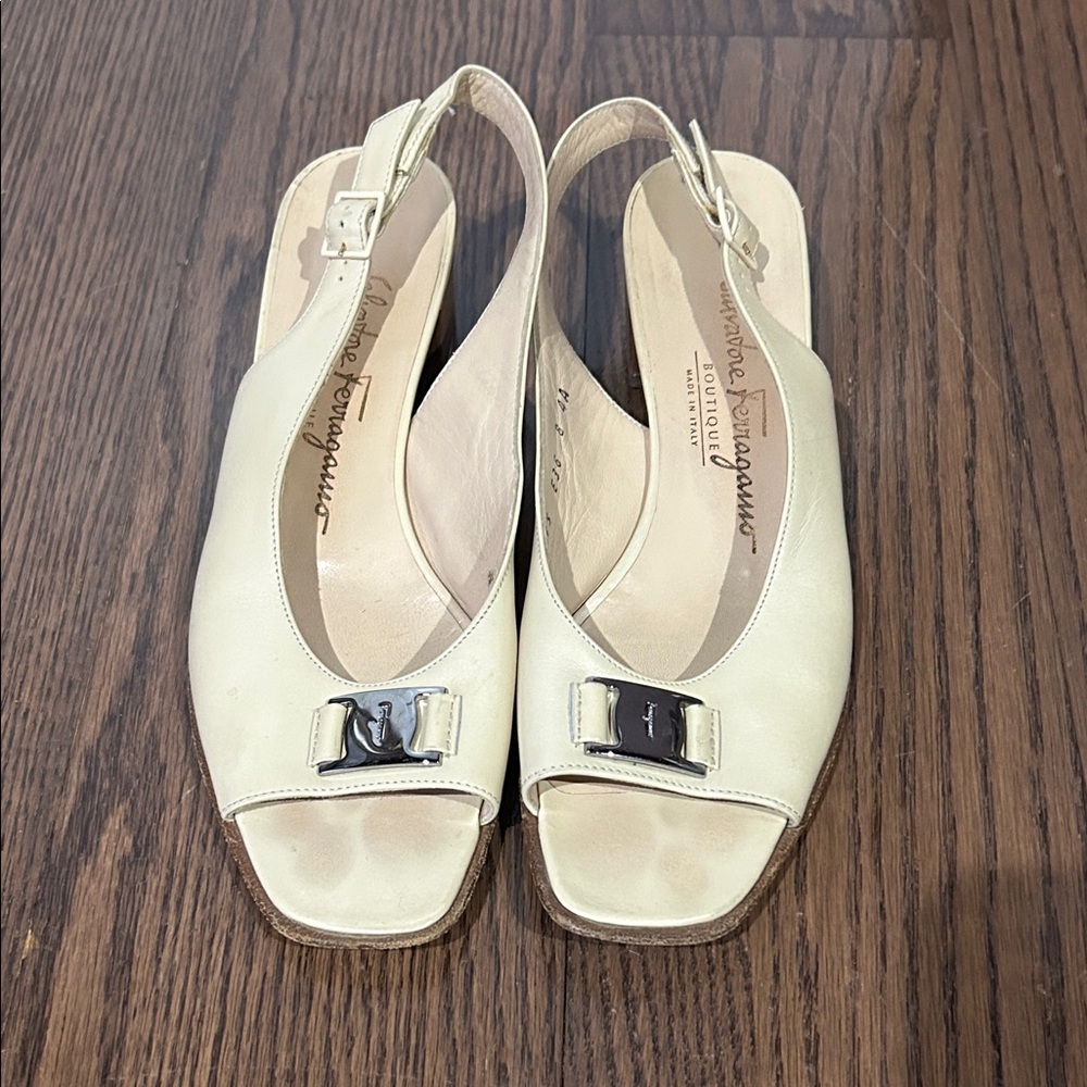 Salvatore Ferragamo Ivory Leather Peep-Toe Slingback sandals 8 A